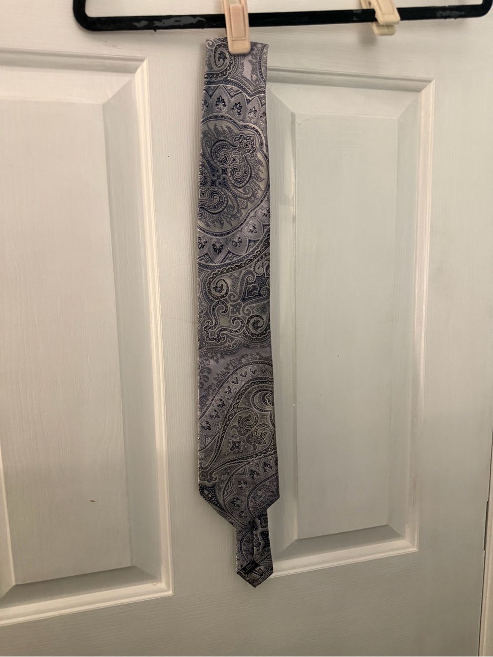 Pronto Uomo Men’s 100% Silk Gray Black Paisley Necktie